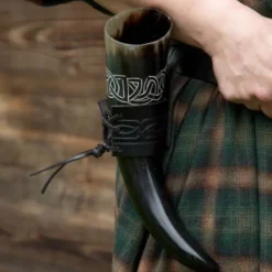 Epic Armoury Leder Trinkhornhalter Edda, Schwarz