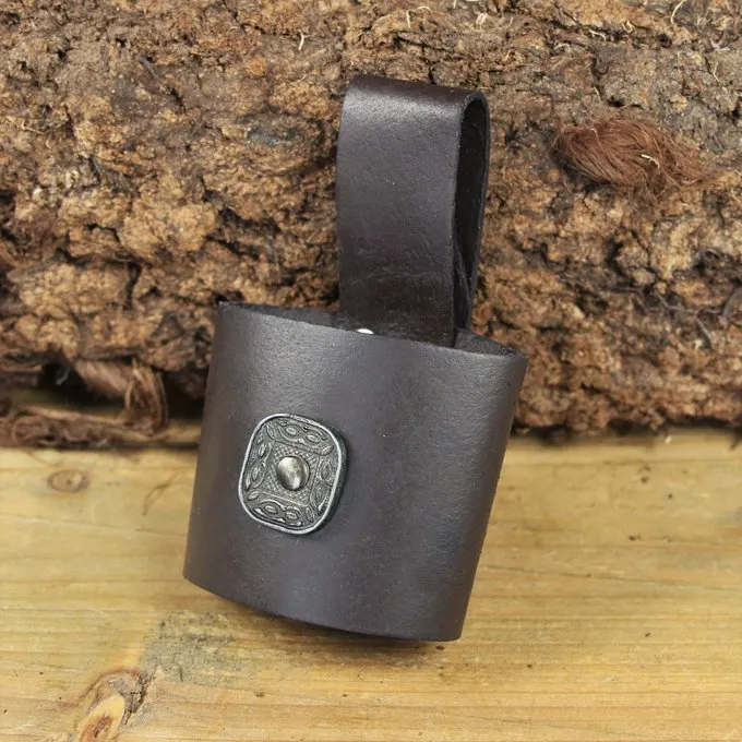 Mytholon Trinkhorn Gürtelhalter Tarek Braun 1 Mytholon Trinkhorn Gürtelhalter Tarek Braun