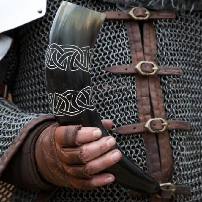 Epic Armoury Trinkhorn Tara Mit Keltischem Knoten, Licht 6 Epic Armoury Trinkhorn Tara Mit Keltischem Knoten, Licht – Bild 6